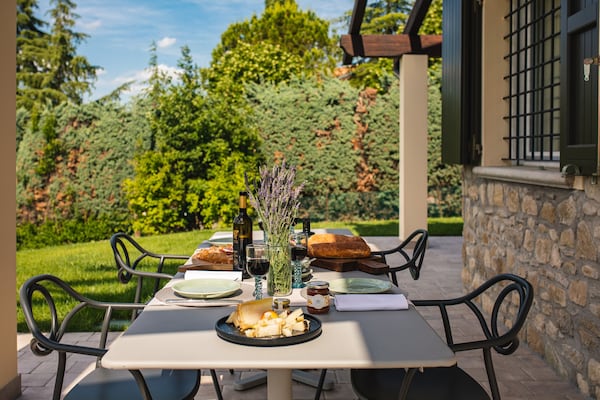 Foto van Villa in Bologna met privézwembad - Vakantiehuis in Castel San Pietro Terme - ExteriorSummer