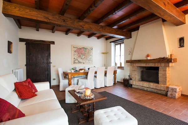 Foto van Zonnig vakantiehuis met zwembad - Vakantiehuis in Salsomaggiore Terme - LivingRoom