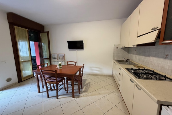 Foto van Rosolina Mare Centraal Appartement met Zwembad - Vakantiehuis in Rosolina Mare - Kitchen