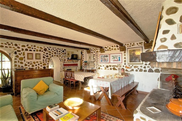 Foto van Heerlijke villa in Sant'Agata Feltria met zwembad - Vakantiehuis in Sant'Agata Feltria - LivingRoom