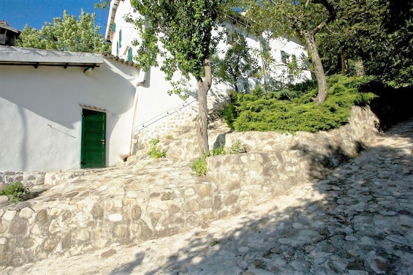 Foto van Heerlijke villa in Sant'Agata Feltria met zwembad - Vakantiehuis in Sant'Agata Feltria - ExteriorSummer