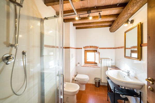 Foto van Vakantiehuis in Dicomano met privé zwembad - Vakantiehuis in Dicomano - BathRoom