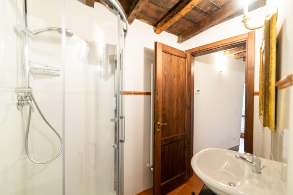 Foto van Vakantiehuis in Dicomano met privé zwembad - Vakantiehuis in Dicomano - BathRoom