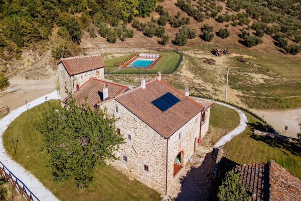 Foto van Vakantiehuis in Dicomano met privé zwembad - Vakantiehuis in Dicomano - ExteriorSummer