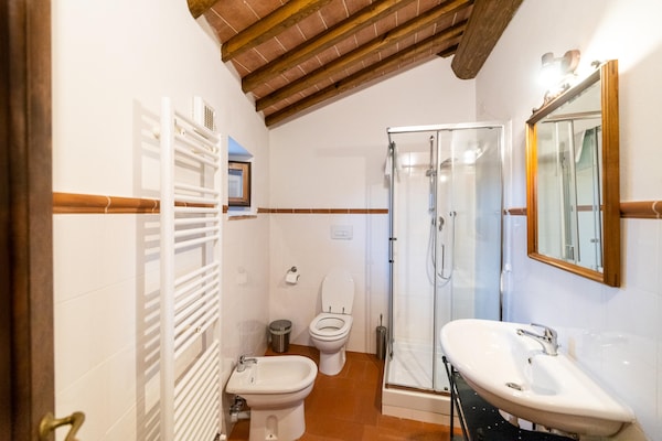 Foto van Vakantiehuis in Dicomano met privé zwembad - Vakantiehuis in Dicomano - BathRoom