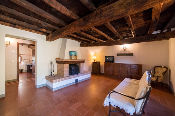 Foto van Vakantiehuis in Dicomano met privé zwembad - Vakantiehuis in Dicomano - LivingRoom
