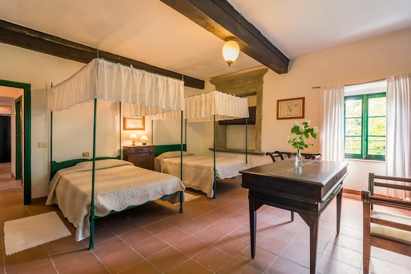 Foto van Ruime villa-retraite - Vakantiehuis in Migliorini - Pistoia - BedRoom