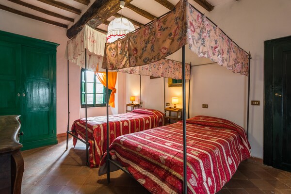 Foto van Ruime villa-retraite - Vakantiehuis in Migliorini - Pistoia - BedRoom