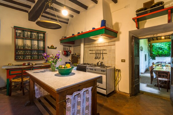 Foto van Ruime villa-retraite - Vakantiehuis in Migliorini - Pistoia - Kitchen