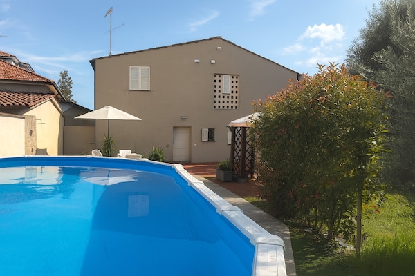 Foto van Vakantiehuis in Valenzatico met tuin - Vakantiehuis in Valenzatico (PT) - ExteriorSummer