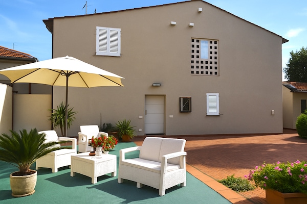 Foto van Vakantiehuis in Valenzatico met tuin - Vakantiehuis in Valenzatico (PT) - ExteriorSummer