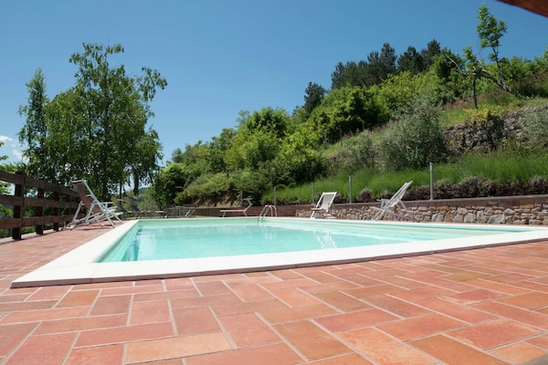 Foto van Villa in Casentino met zwembad en kasteelzicht - Vakantiehuis in Stia - PoolOfHouse