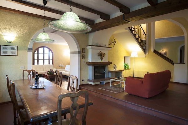 Foto van Villa in Casentino met zwembad en kasteelzicht - Vakantiehuis in Stia - LivingRoom