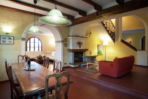 Foto van Villa in Casentino met zwembad en kasteelzicht - Vakantiehuis in Stia - LivingRoom