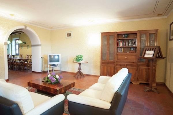 Foto van Villa in Casentino met zwembad en kasteelzicht - Vakantiehuis in Stia - LivingRoom
