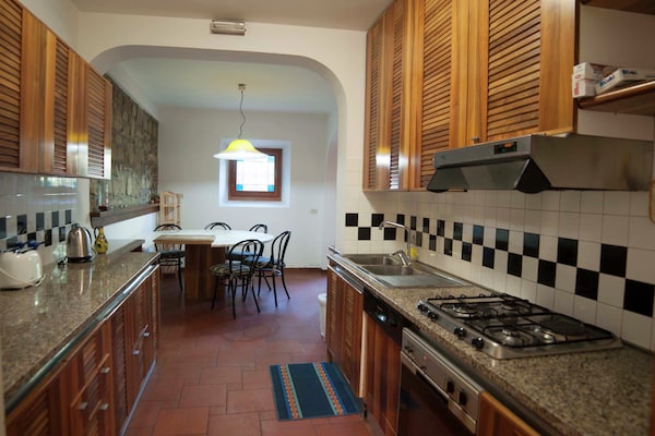 Foto van Villa in Casentino met zwembad en kasteelzicht - Vakantiehuis in Stia - Kitchen