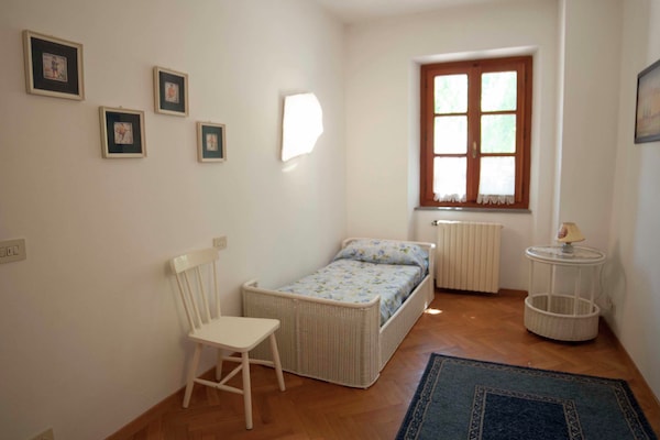 Foto van Villa in Casentino met zwembad en kasteelzicht - Vakantiehuis in Stia - BedRoom