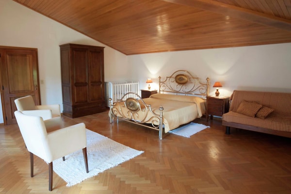 Foto van Villa in Casentino met zwembad en kasteelzicht - Vakantiehuis in Stia - BedRoom