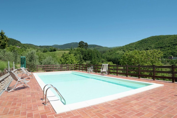 Foto van Villa in Casentino met zwembad en kasteelzicht - Vakantiehuis in Stia - PoolOfHouse