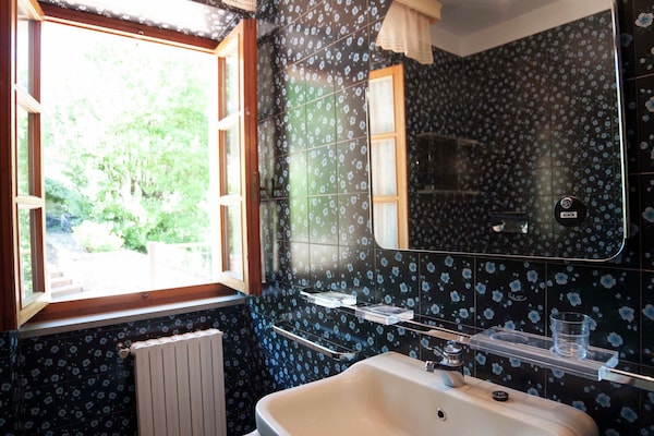 Foto van Villa in Casentino met zwembad en kasteelzicht - Vakantiehuis in Stia - BathRoom