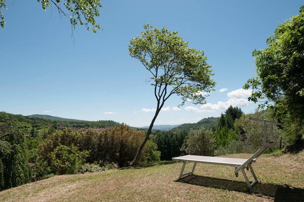 Foto van Villa in Casentino met zwembad en kasteelzicht - Vakantiehuis in Stia - GardenSummer