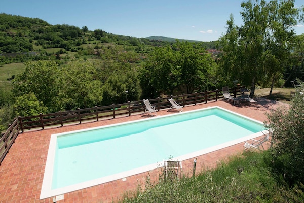 Foto van Villa in Casentino met zwembad en kasteelzicht - Vakantiehuis in Stia - PoolOfHouse