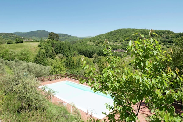 Foto van Villa in Casentino met zwembad en kasteelzicht - Vakantiehuis in Stia - PoolOfHouse