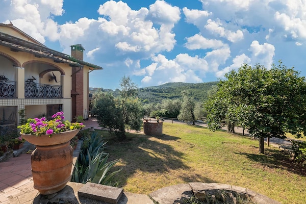Foto van Schilderachtige retraite, Pergine Valdarno - Vakantiehuis in Pergine Valdarno (AR) - ExteriorSummer