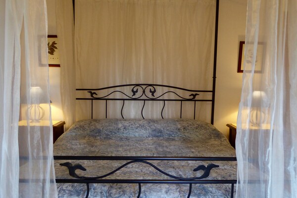 Foto van Elegante villa met vallei - Vakantiehuis in Ciggiano - BedRoom