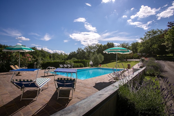 Foto van Villa in Toscane met Privézwembad en Uitzicht - Vakantiehuis in Castiglion Fiorentino - PoolOfHouse