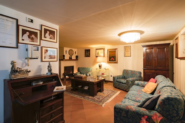 Foto van Villa in Toscane met Privézwembad en Uitzicht - Vakantiehuis in Castiglion Fiorentino - LivingRoom