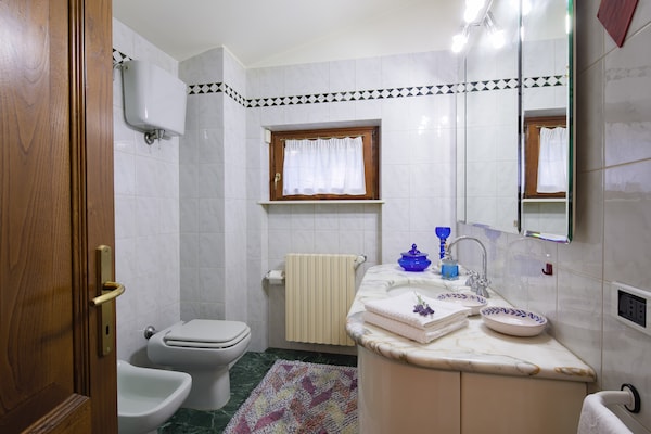 Foto van Villa in Toscane met Privézwembad en Uitzicht - Vakantiehuis in Castiglion Fiorentino - BathRoom