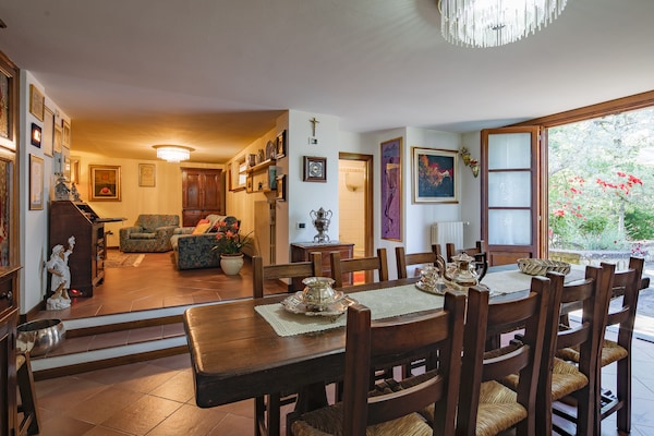 Foto van Villa in Toscane met Privézwembad en Uitzicht - Vakantiehuis in Castiglion Fiorentino - DiningRoom