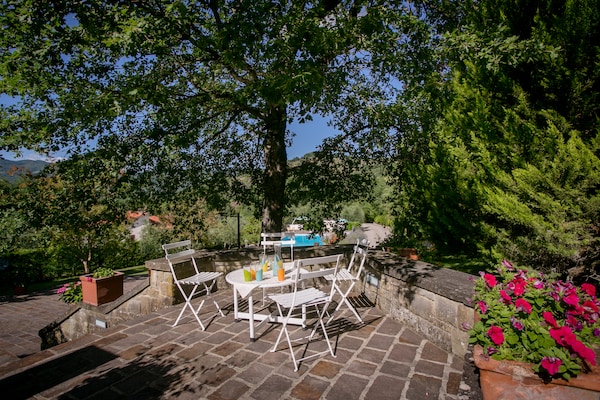 Foto van Villa in Toscane met Privézwembad en Uitzicht - Vakantiehuis in Castiglion Fiorentino - TerraceBalcony