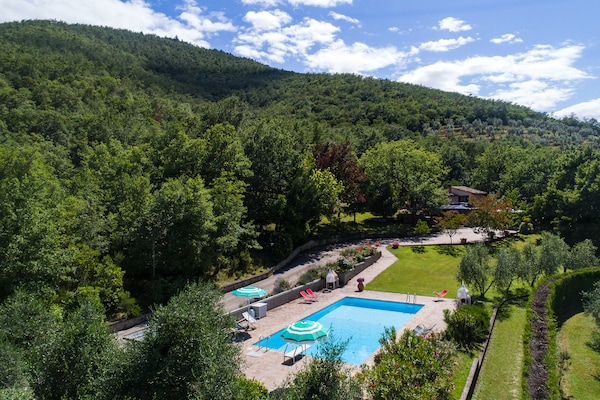 Foto van Villa in Toscane met Privézwembad en Uitzicht - Vakantiehuis in Castiglion Fiorentino - PoolOfHouse
