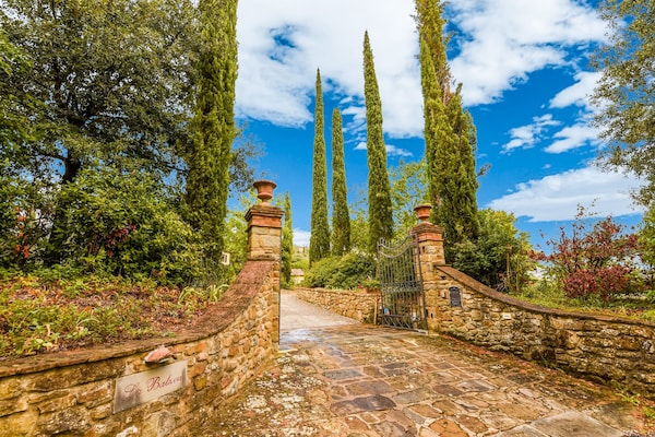 Foto van Villa in Toscane met Zwembad & Olijfbomen - Vakantiehuis in Cortona - HallReception