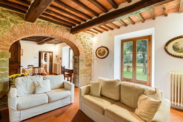 Foto van Villa in Toscane met Zwembad & Olijfbomen - Vakantiehuis in Cortona - LivingRoom