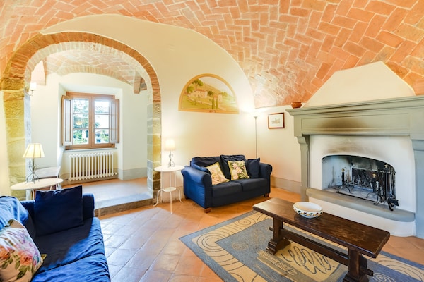 Foto van Villa in Toscane met Zwembad & Olijfbomen - Vakantiehuis in Cortona - LivingRoom