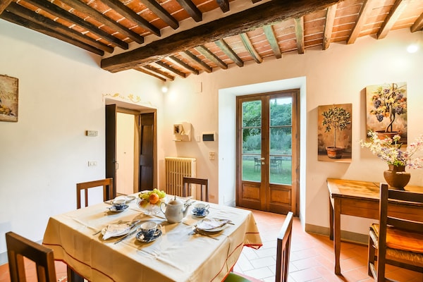 Foto van Villa in Toscane met Zwembad & Olijfbomen - Vakantiehuis in Cortona - DiningRoom