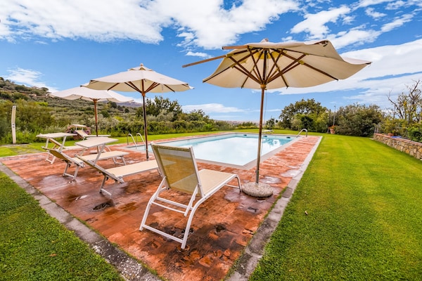 Foto van Villa in Toscane met Zwembad & Olijfbomen - Vakantiehuis in Cortona - PoolOfHouse