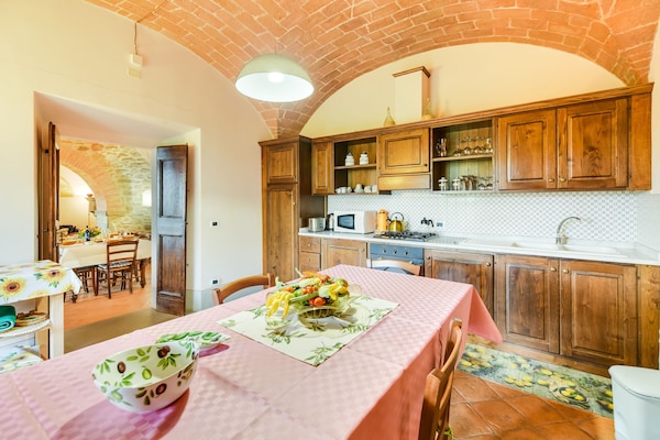 Foto van Villa in Toscane met Zwembad & Olijfbomen - Vakantiehuis in Cortona - Kitchen