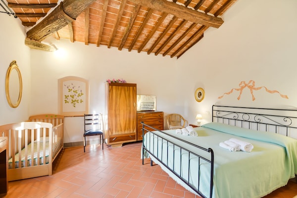 Foto van Villa in Toscane met Zwembad & Olijfbomen - Vakantiehuis in Cortona - BedRoom
