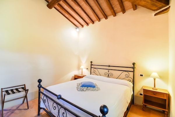 Foto van Villa in Toscane met Zwembad & Olijfbomen - Vakantiehuis in Cortona - BedRoom
