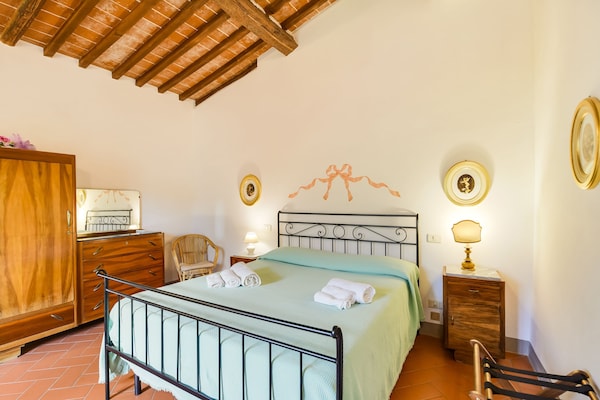 Foto van Villa in Toscane met Zwembad & Olijfbomen - Vakantiehuis in Cortona - BedRoom