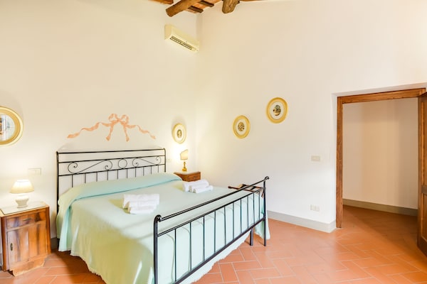 Foto van Villa in Toscane met Zwembad & Olijfbomen - Vakantiehuis in Cortona - BedRoom