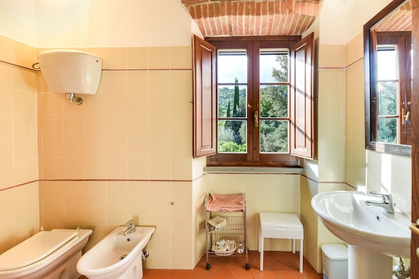 Foto van Villa in Toscane met Zwembad & Olijfbomen - Vakantiehuis in Cortona - BathRoom