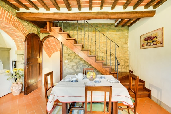 Foto van Villa in Toscane met Zwembad & Olijfbomen - Vakantiehuis in Cortona - DiningRoom