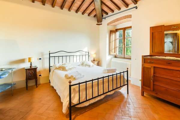 Foto van Villa in Toscane met Zwembad & Olijfbomen - Vakantiehuis in Cortona - BedRoom