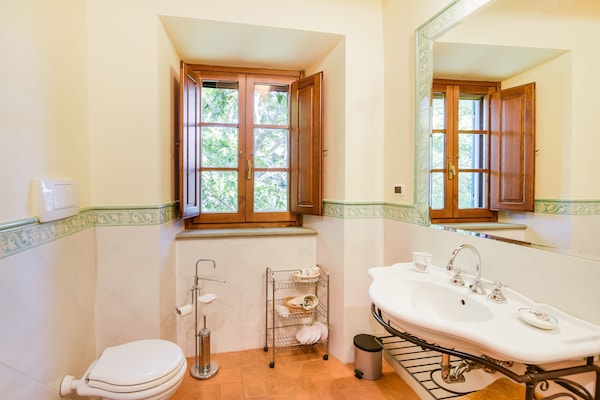 Foto van Villa in Toscane met Zwembad & Olijfbomen - Vakantiehuis in Cortona - BathRoom