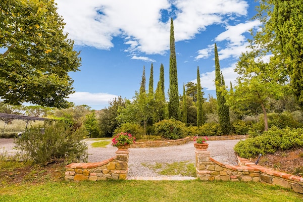 Foto van Villa in Toscane met Zwembad & Olijfbomen - Vakantiehuis in Cortona - GardenSummer